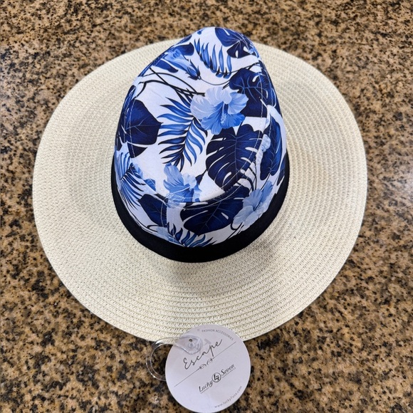 Lucky Fashion Brand Blue and White Floral Hat - Picture 4 of 4